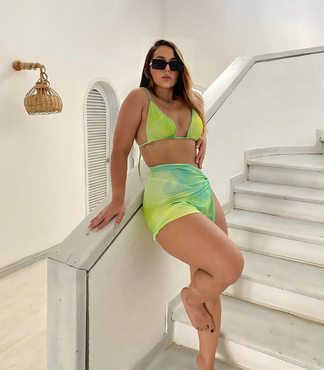 Combo Euforia: traje de baño dos piezas + falda con accesorio